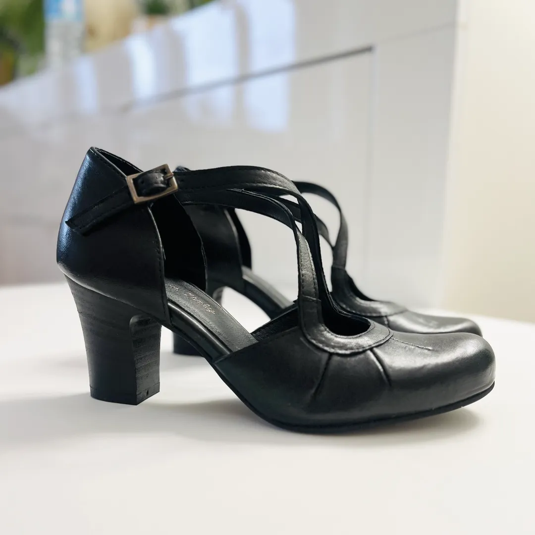 Mary Jane Lucrezia - incrocio total black 