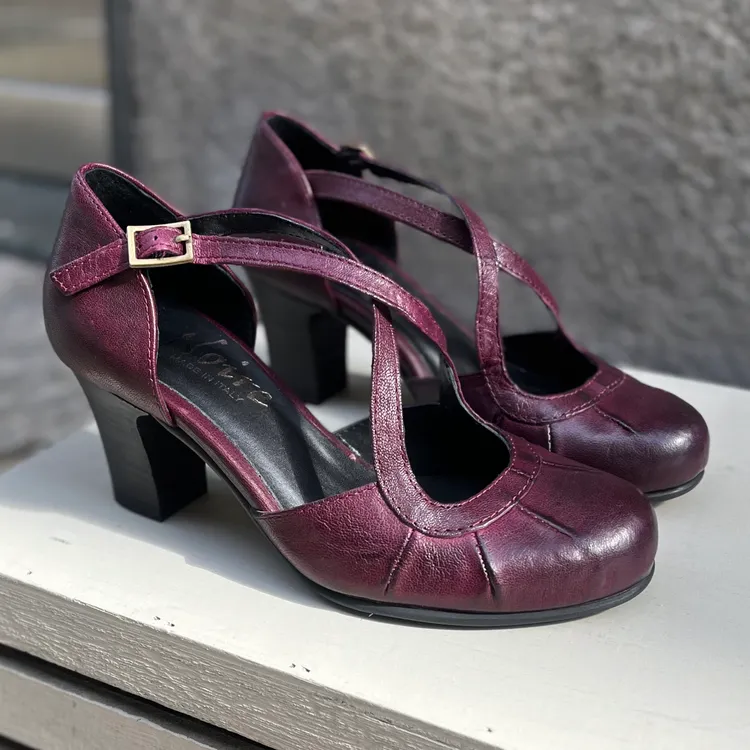 Modello Lucrezia - color BAROLO