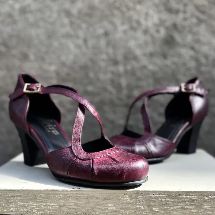 Modello Lucrezia - color BAROLO