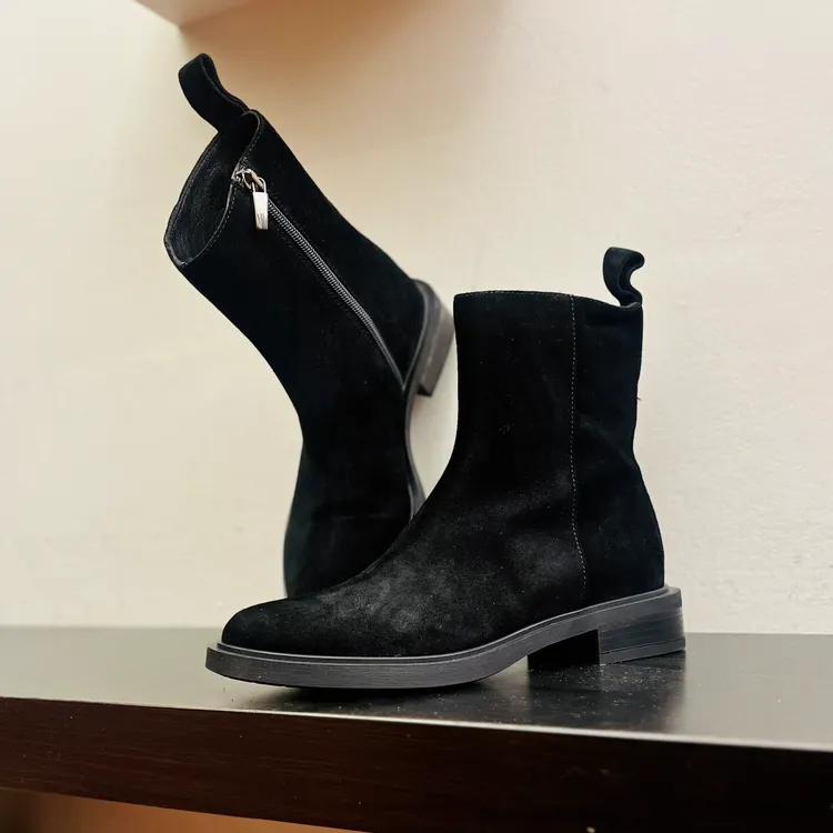 Stivaletto Zoe con zip - solo NERO (al 50% come 2° prodotto)