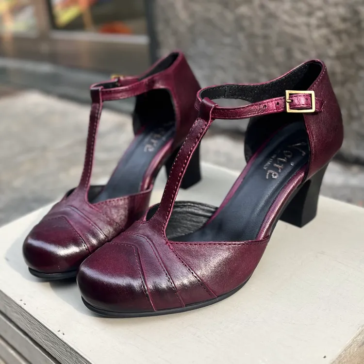 Modello Clarissa - color BAROLO