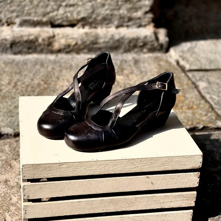 Modello Lucrezia tacco 3 cm - color NERA