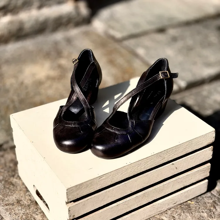 Modello Lucrezia tacco 3 cm - color NERA