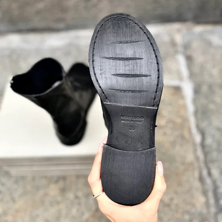 Modello Margot - color NERO