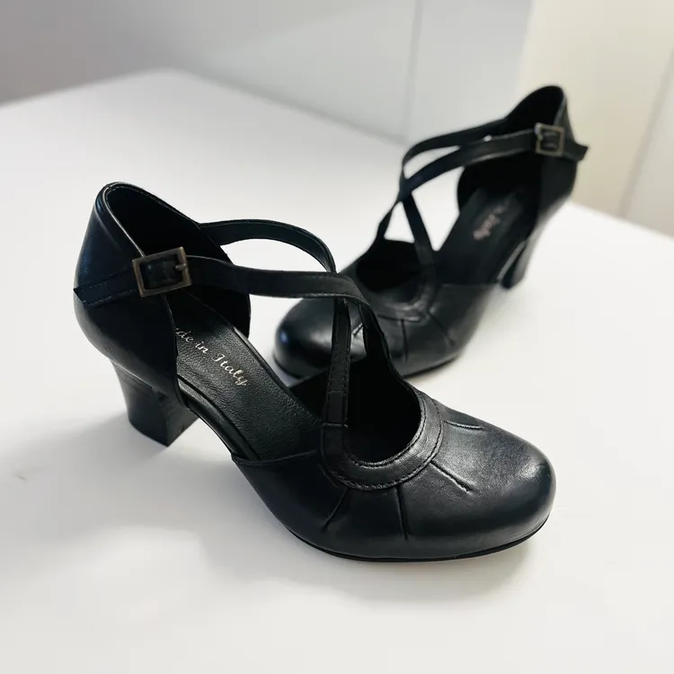 Mary Jane Lucrezia - incrocio total black 