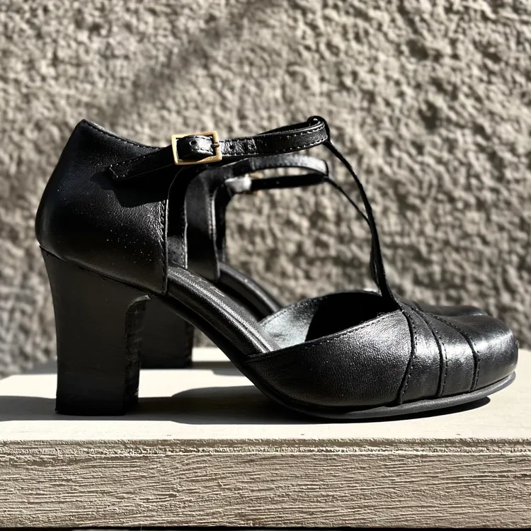 Modello Clarissa - color NERO