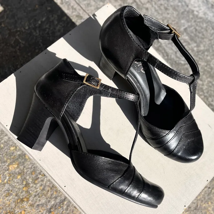 Modello Clarissa - color NERO