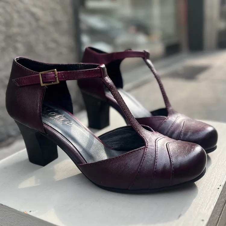 Modello Clarissa - color BAROLO