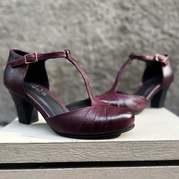 Modello Clarissa - color BAROLO