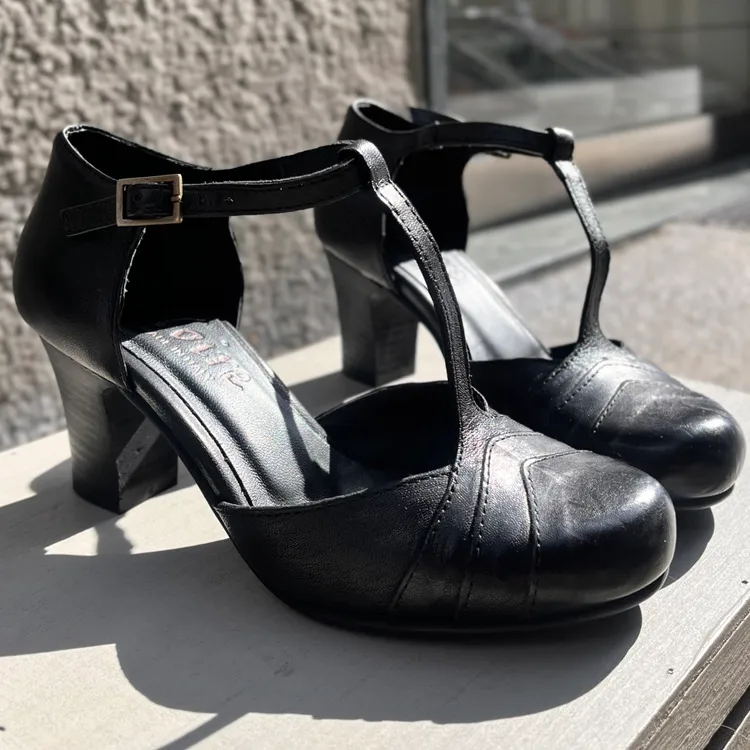 Modello Clarissa - color NERO